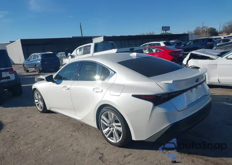 2021 Lexus Is 300 z USA, uszkodzony, nr VIN JTHCA1D21M5117413